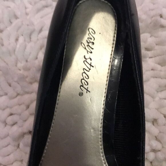 Easy Street Black Pumps Size 8 - Picture 3 of 8